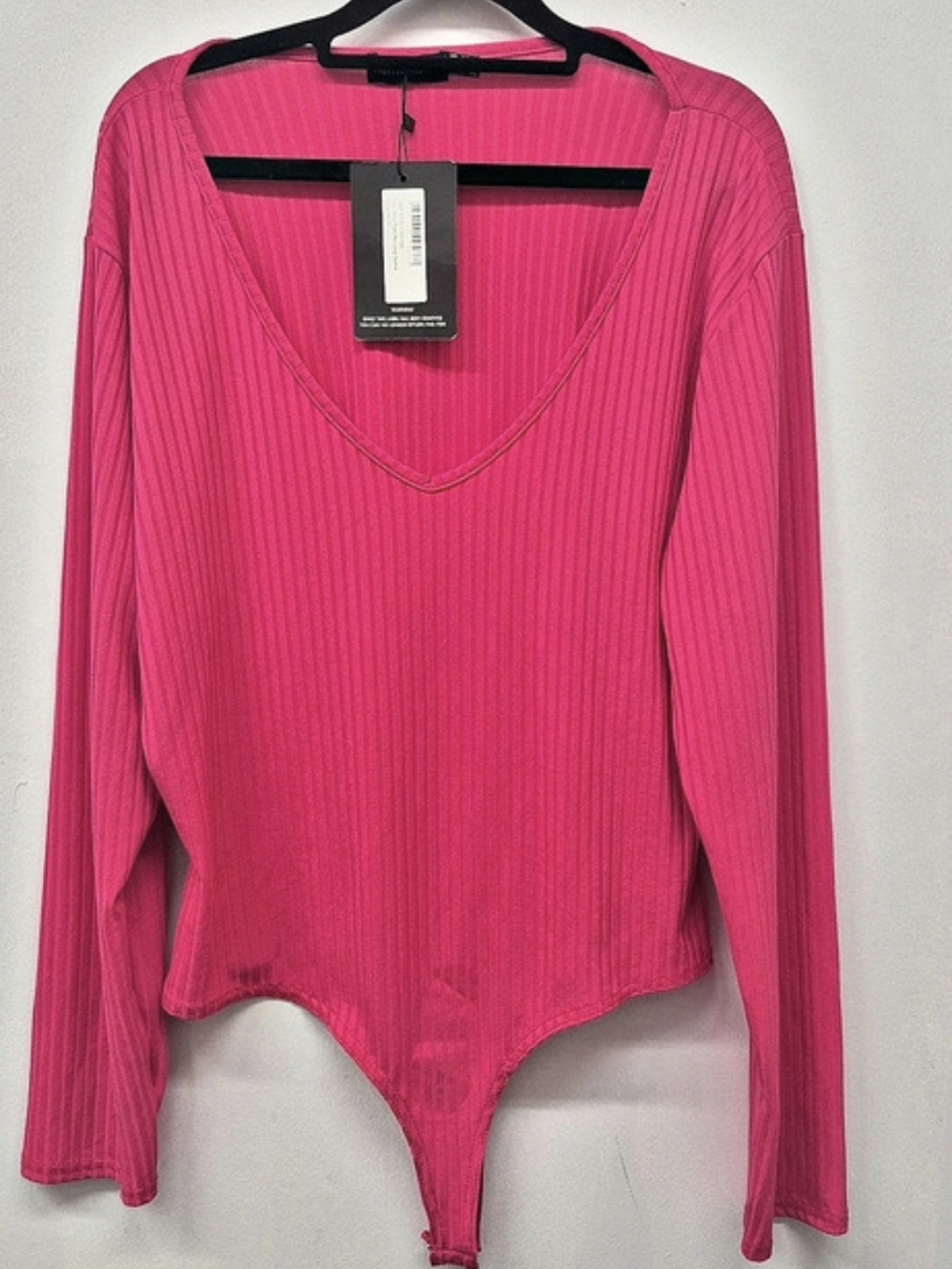 🌼/$20 PrettyLittleThing Shape Hot Pink Long Sleeve V Neck Bodysuit Ribbed